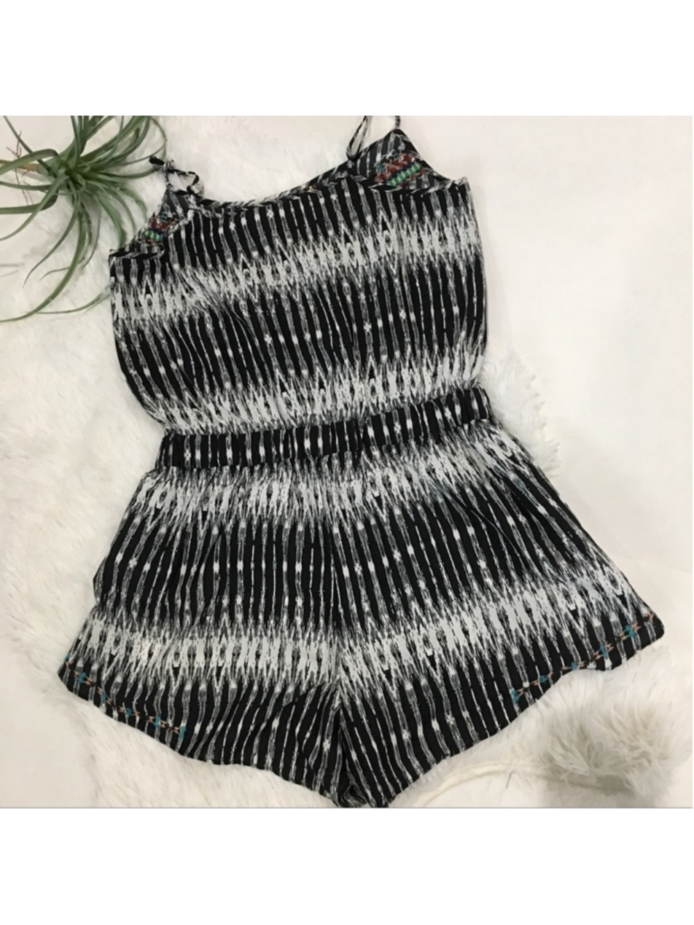 Jessica Simpson Aztec Romper Size Small - Picture 3 of 8